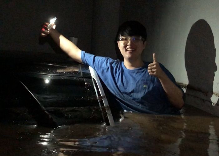 5천만원대 ‘제네시스 G70’ 뽑은 지 1년 만에 폭우로 침수된 스트리머의 인증샷