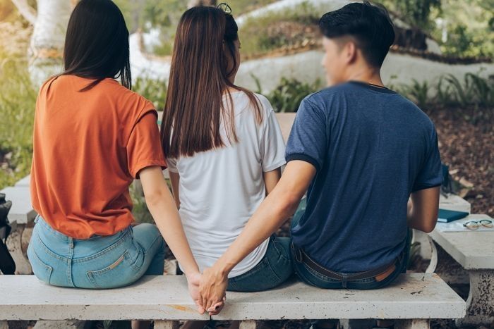 ‘커플여행’에서 제 남친과 친구가 알몸으로 끌어안고 자는 걸 목격했습니다