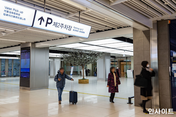 갑자기 “입국 완화 논의하자”며 슬그머니 손 내민 일본