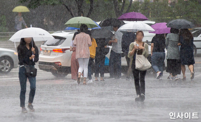 비 주룩주룩 오는 장마철에 ‘비염’ 더 심해진다