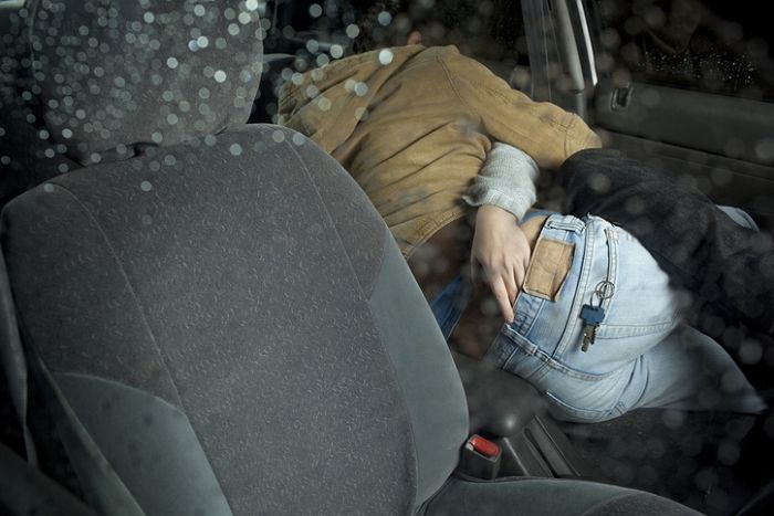 “아내와 친동생이 차 안에서 성관계하는 장면을 목격했습니다”