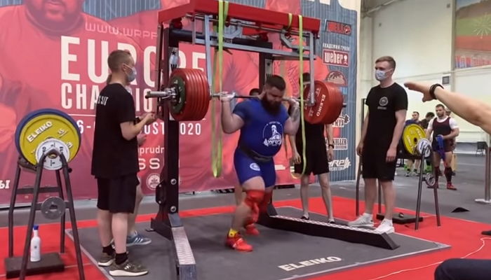 스쿼트 챔피언 되고 싶어 400kg 도전하다 무릎 90도로 꺾인 역도 선수