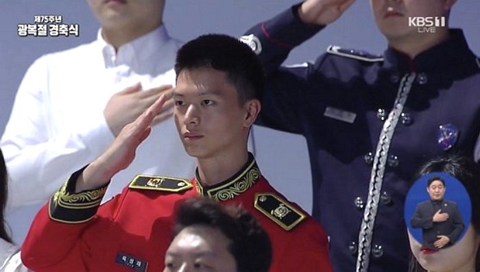 ‘광복절 경축식’ 참석해 군기 바짝 든 오늘(15일)자 비투비 육성재 모습