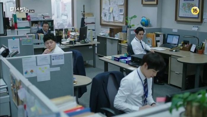 일은 알아서 척척 잘하는데 자꾸 회사서 ‘문제집’ 푸는 신입사원