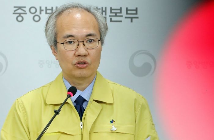 사회적 거리 두기 ‘3단계’ 격상 안한 그날, 질본이 브리핑서 전한 의미심장한 멘트