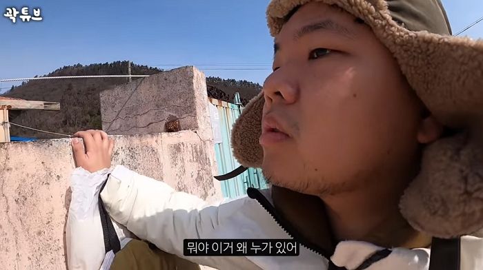 할아버지 돌아가신 후 ‘폐가’로 남아있던 집에 ‘조선족 부부’가 살고 있었다 (영상)