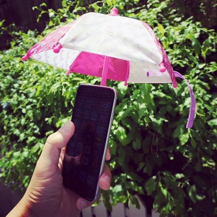 요즘같이 비 퍼부을 때 ‘스마트폰’ 지킬 수 있는 ‘인싸템’ ‘폰우산’