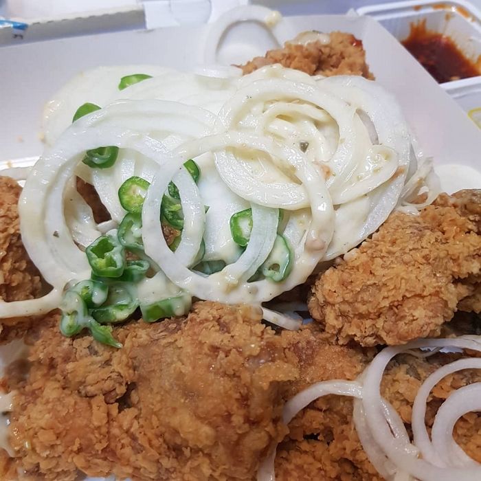 치킨 위에 알싸한 청양고추 가득 올라간 네네치킨 신상 ‘청양마요치킨’