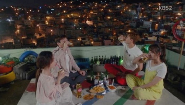 “제가 제일 싫어하는 ‘여사친’과 몰래 여행 가려는 남친의 비밀 카톡을 봤습니다”