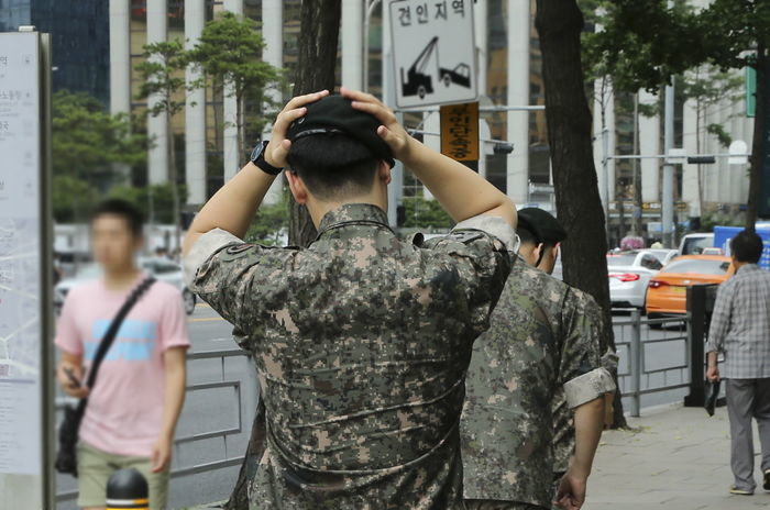 국방부, 장병들 휴가통제 20일까지 2주 더 연장