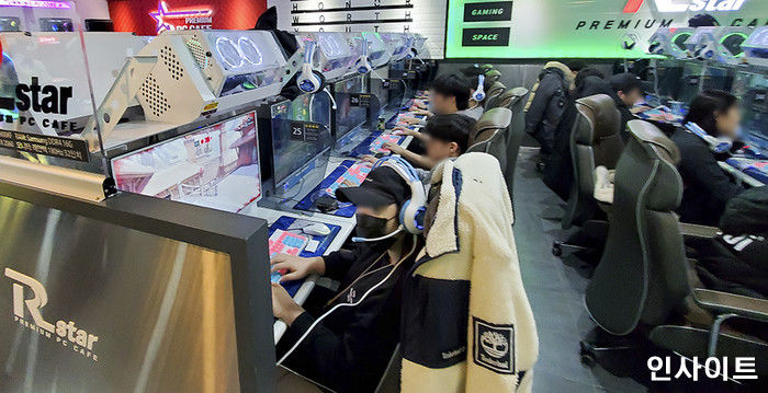 “일부 지역 PC방·코인노래방·술집 영업 제한적 허용”