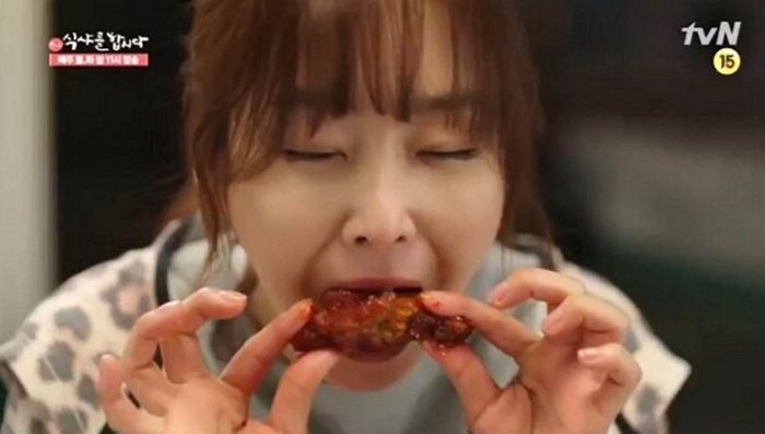 날개·다리 다 주고 더치페이까지 하는데 튀김 뗀 ‘퍽퍽살’만 먹는다고 친구한테 욕 먹은 여성