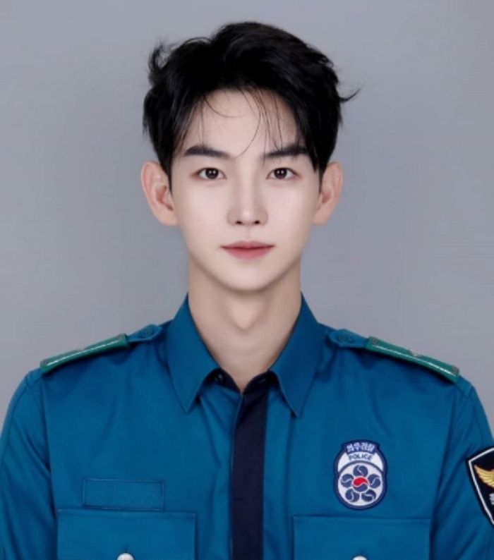 의무경찰 제복 입고 사진 찍었다가 여심 폭발시킨 ‘얼짱 의경’의 증명사진