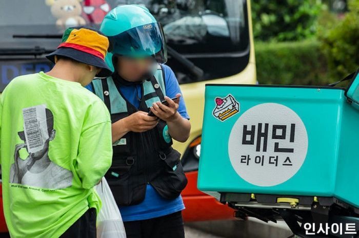 “사고 치면 어쩌려고”...외국인 배달기사 보냈다가 ‘별점’ 하나 받은 음식점 리뷰