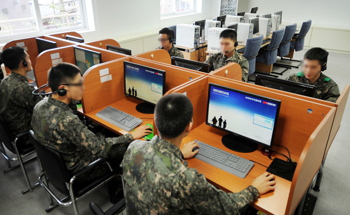 스마트폰 때문에 ‘사지방’ 안 쓰자 ‘PC방’ 수준으로 업그레이드 하는 군부대