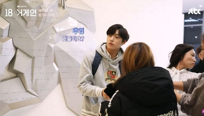 스태프가 고무줄로 ‘손 핏줄’ 만들어주자 이도현이 보인 ‘세젤귀’ 반응 (영상)