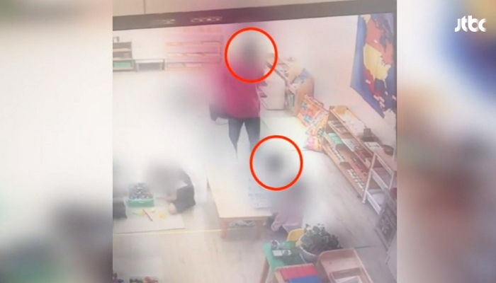 6살 아이가 밥 안 먹자 다리 짓밟고 폭행한 어린이집 보육교사 (영상)