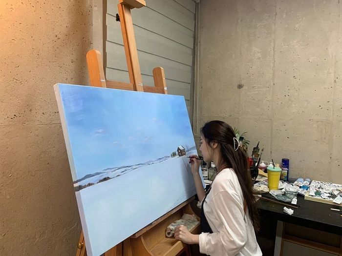 ‘전문가급’ 그림 실력 뽐내더니 오늘(12일) 청담동서 ‘개인전’ 연 걸스데이 유라