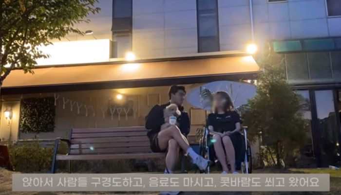 근육 점점 쪼그라들어 걷지도 못하는 누나 매일 휠체어 밀어주면서 간호하는 남동생 (영상)