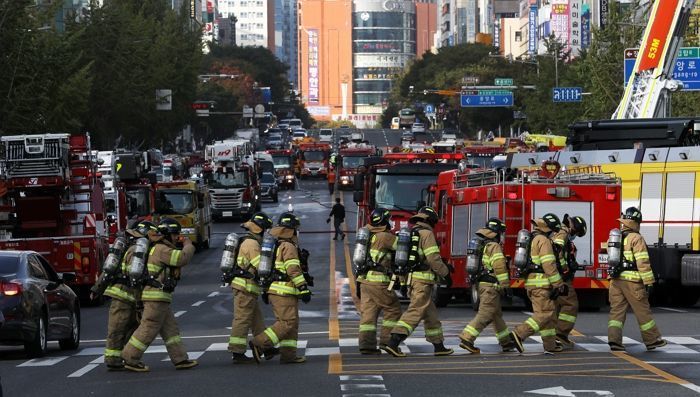 ‘울산 주상복합 화재’ 진압한 소방관들에게 아빠와 두 딸이 감사함을 표현한 방법 (사진)