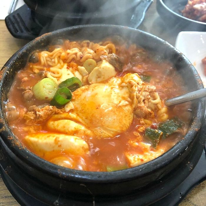 쌀쌀한 요즘, 순두부만 있으면 3분만에 만드는 고소+칼칼 ‘순두부 라면’