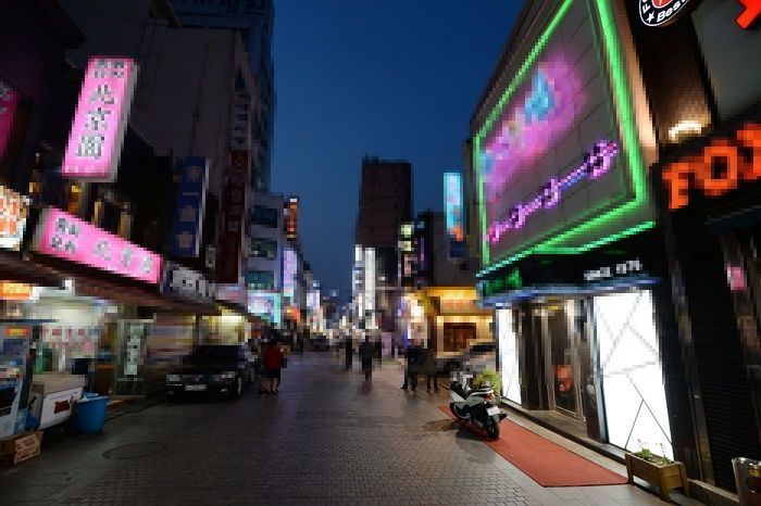 코로나로 실직한 ‘짝사랑녀’가 유흥업소 나간다는 소식에 “정복하러 업소 간다”는 남성