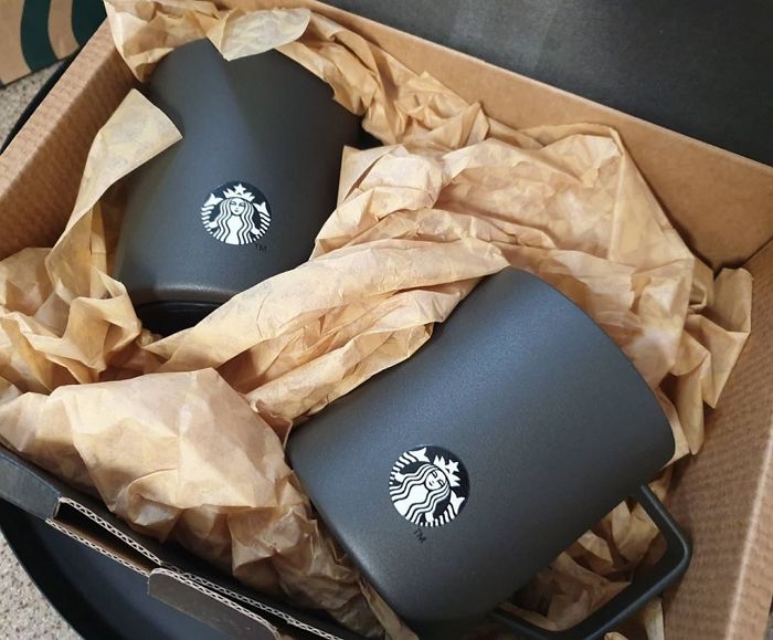 심플한 ‘무광 블랙’에 스벅 로고 박혀 시크함 폭발하는 스타벅스 ‘블랙 데비 머그컵’