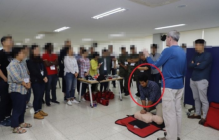 ‘안보담당관’이었다는 이근 전 대위의 UN 근무 당시 사진이 공개됐다