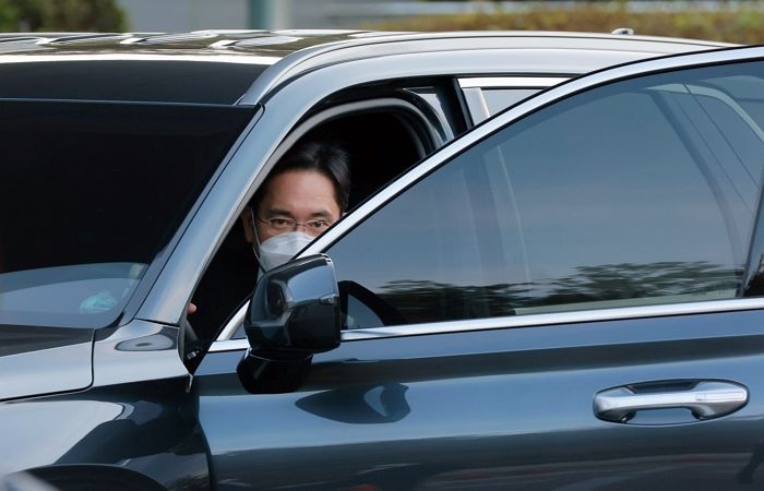 아버지 빈소에 ‘팰리세이드’ 직접 운전해서 온 삼성 이재용 부회장