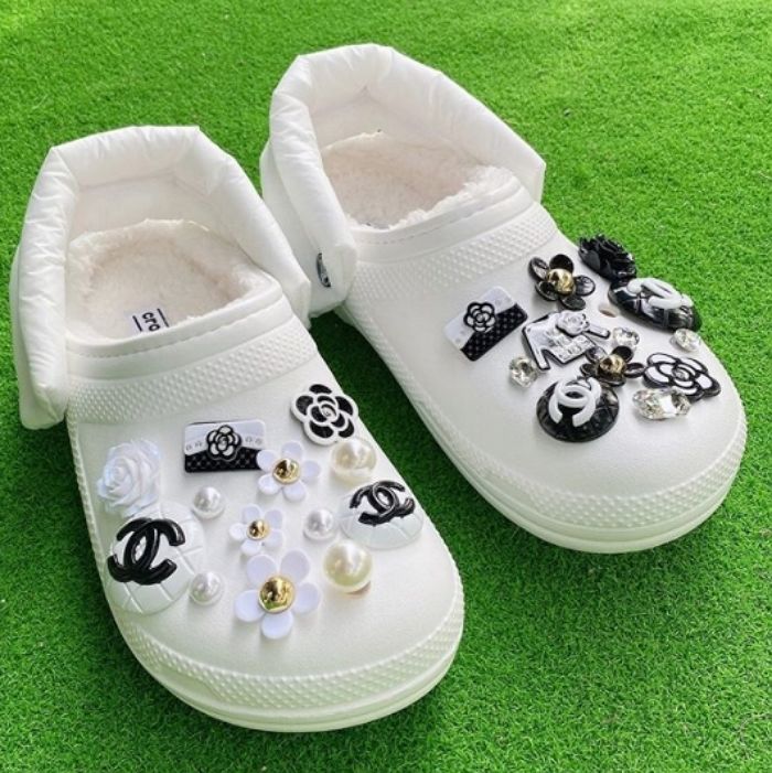 수족냉증 달고 사는 친구에게 신겨주면 발바닥 후끈해지는 ‘패딩 크록스’