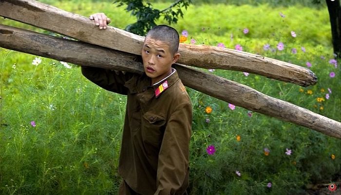 ‘강제 노역’ 시달리는 북한 초등생들이 “의무 노동”하고 있다며 미화한 통일부