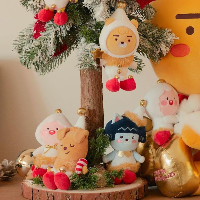 겨울옷 입은 라이언·어피치 ‘크리스마스 에디션’ 최대 반값 세일한다