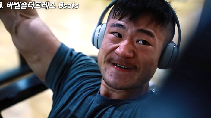 성난 근육들보다 얼굴이 더 이슈 된(?) 한국의 ‘고3’ 보디빌딩 유망주