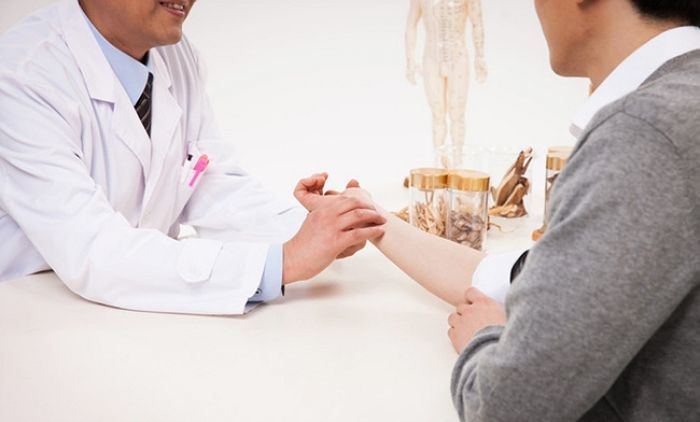 3년차 한의사인 28살 남성이 ‘세후 월급’이라며 공개한 통장 내역 수준