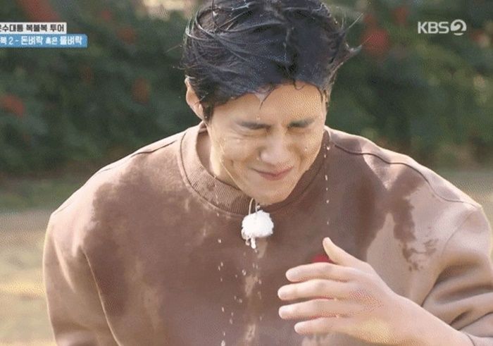 벌칙으로 ‘물 싸대기’ 맞았는데 더 잘생겨져 난리 난 ‘1박2일’ 김선호 비주얼 (영상)