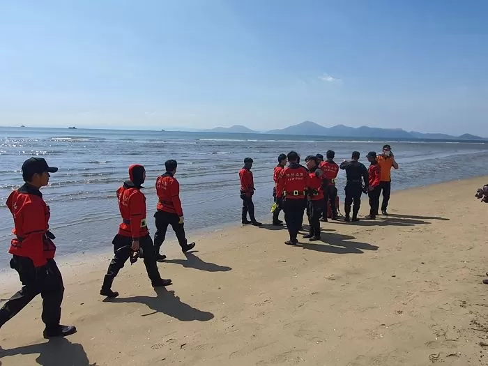 “감사합니다”···부산서 실종된 아들 ‘시신’ 찾아준 구조대에 고개 숙여 고마움 전한 아버지