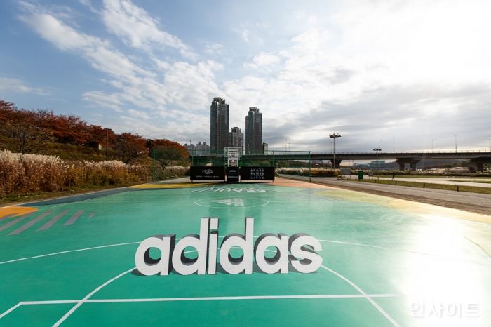 아디다스, 서울시 영등포구 체육시설 개보수 오픈
