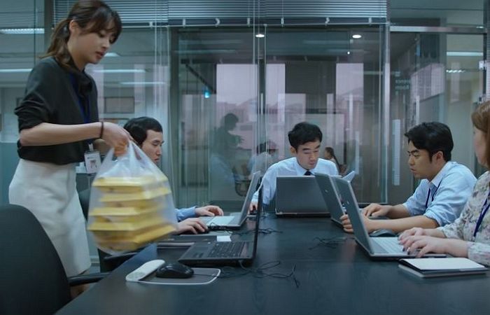 사고로 세상 떠난 신입사원 자리를 6개월 지나도 못 치우는 직원들과 사장님의 사연
