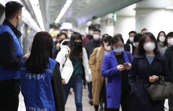 “9월초 이후 처음”···어제(13일) 코로나 확진자 205명 발생 나왔다