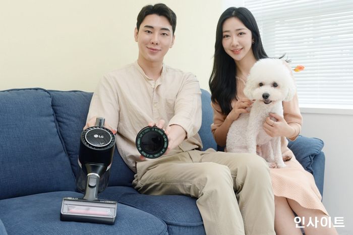 LG전자, 반려동물 키우는 고객 위한 무선청소기 ‘코드제로 A9S 펫 씽큐’ 출시