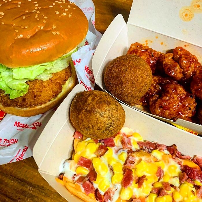 웨지감자 위에 베이컨 치즈폭탄 때려넣은 ‘단짠단짠’ 맘스터치 ‘베이컨 치즈 감자’