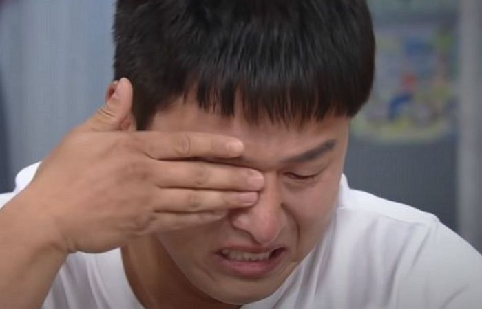 태어난지 2시간 만에 아이를 떠나보낸 아빠는 49일 동안 찬물로 샤워를 했다
