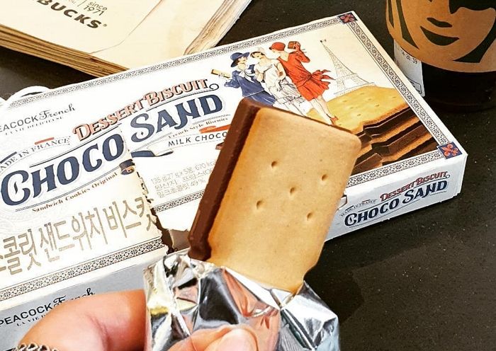 ‘빈츠’ 업그레이드 버전이라는 달콤+바삭 피코크 ‘초콜릿 샌드위치 비스킷’