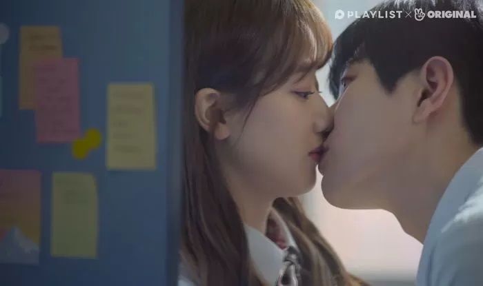 “초등학생 때 저를 왕따에서 구해준 첫사랑에게 10년 만에 프러포즈를 받았습니다”