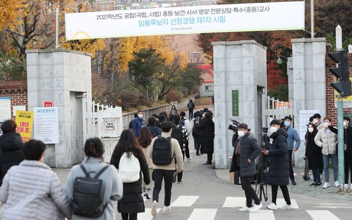 교사 임용시험 응시자 중 확진자 1명 발생···“접촉자 조사 중”