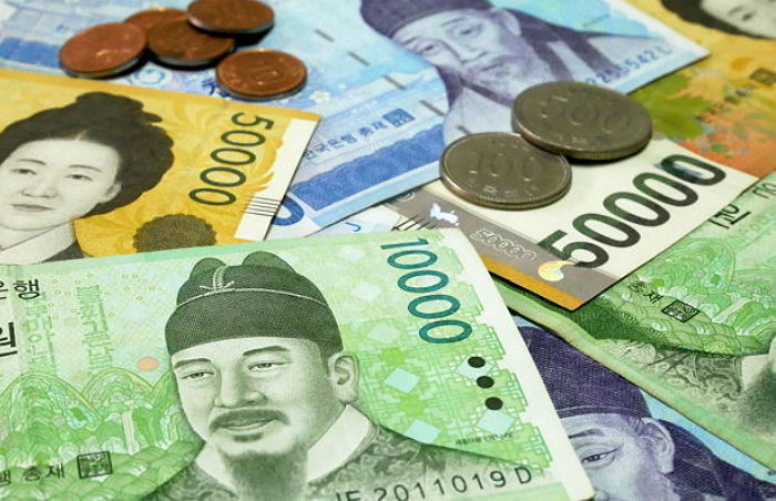월급 300만원 버는 청년, 데이트에 70만원 쓰고 친구들과는 00만원 썼다