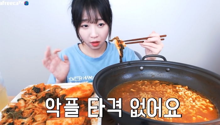 중학생때 친구한테 “알빠야?” 한마디 듣고 전학 갈 정도로 마음 여렸던 쯔양 (영상)