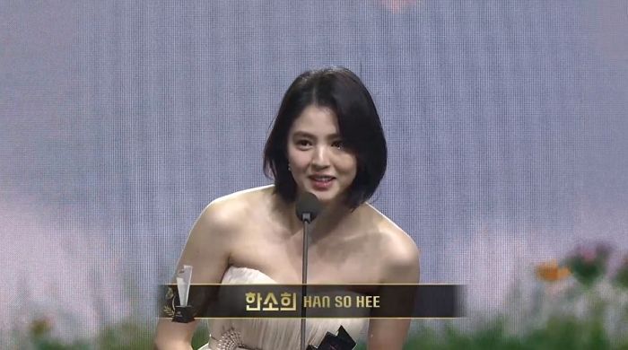 오늘자 ‘2020AAA’서 쟁쟁한 후보 제치고 신인상 받은 ‘슈스’ 이재욱X한소희