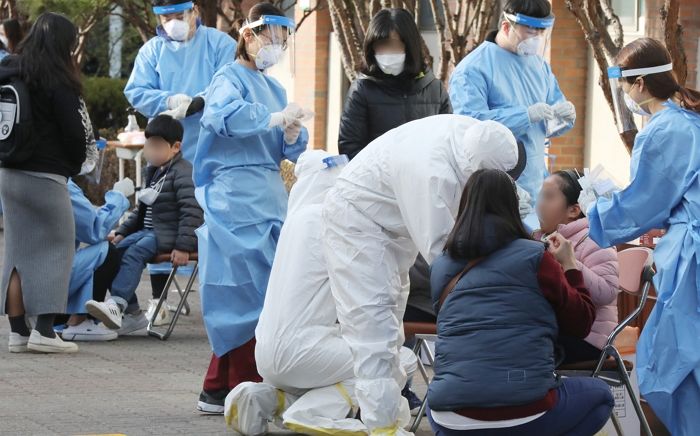어제(29일) 코로나 확진자 450명 발생…나흘 만에 500명 아래