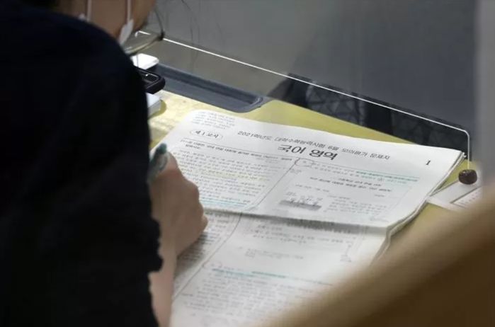 “‘학교 폭력’으로 6년 동안 힘들어했던 고3 딸이 오늘(3일) 수능을 봅니다”